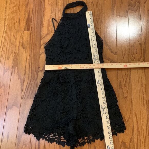 She + Sky Size Small lace open back romper - Picture 9 of 10